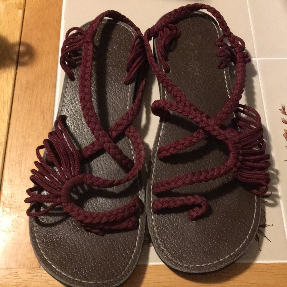 Plaka sandals
